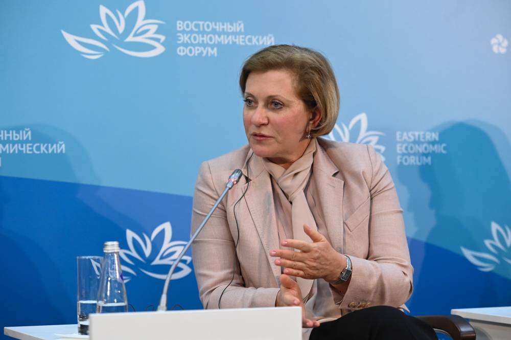Попова выразила надежду на получение вакцины от COVID-19 до второй волны