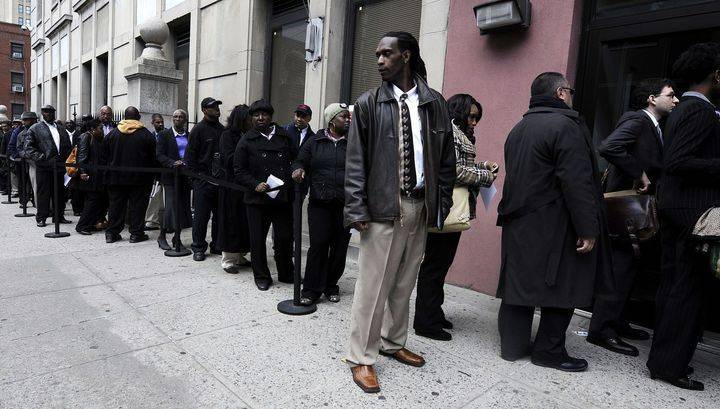 Заявки по безработице в США вновь превысили 2 миллиона
