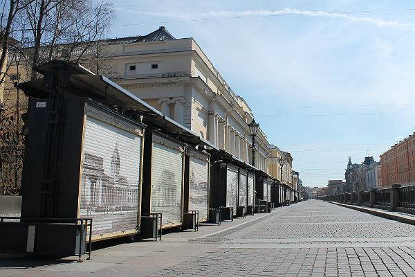 Русский музей оставит на работе пожилых смотрителей залов