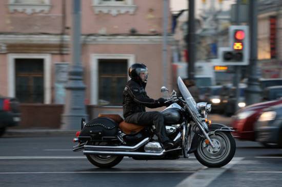 Москвичи смогут передвигаться на автомобилях и мотоциклах без маски