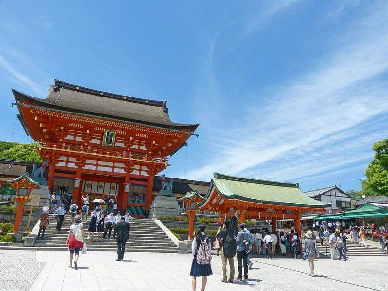 Япония будет доплачивать по $185 в день путешествующим по стране туристам