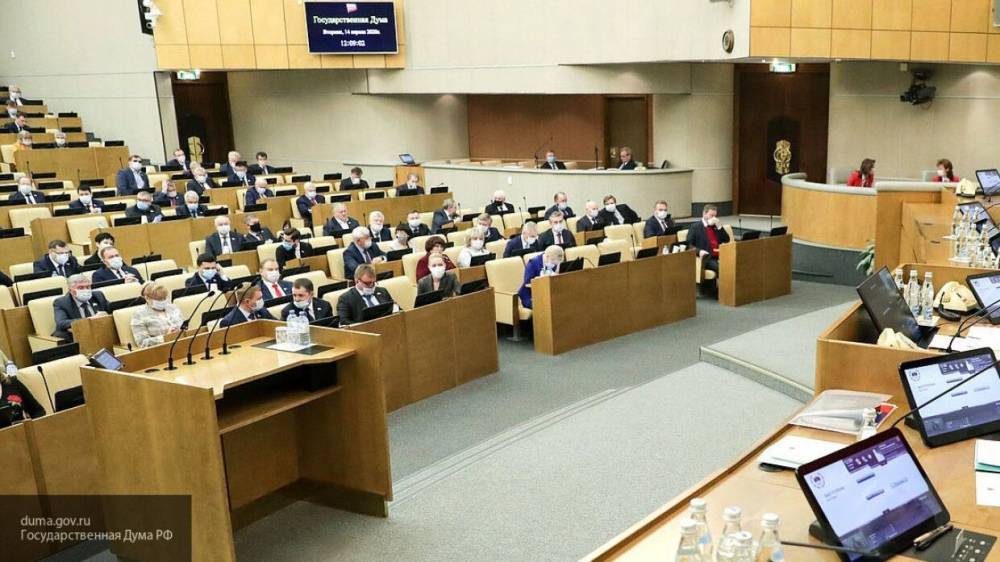 Россиян предложили наказывать за участие в зарубежных семинарах нежелательных НПО