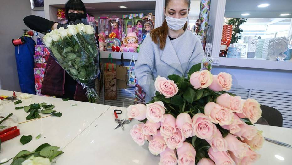 В Петербурге цветочные магазины в кризис начали продавать продукты и зоотовары