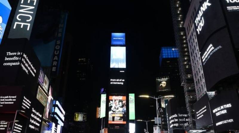«Нью-Йорку нужна помощь»: Таймс-сквер погрузилась во тьму, чтобы «передать послание» Трампу