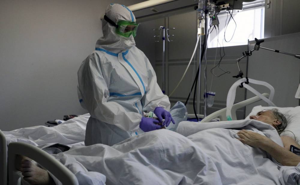 В Москве по официальным данным за сутки умерли 76 человек с коронавирусом
