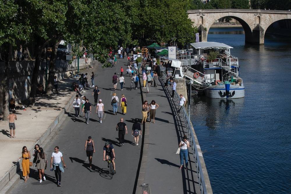 Во Франции с июня откроются рестораны, кафе и бары