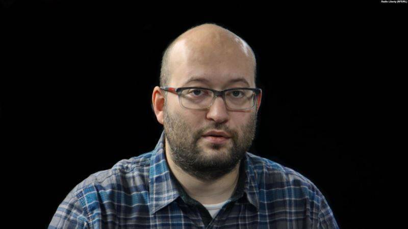 Журналист «Новой газеты» Илья Азар арестован на 15 суток за одиночный пикет