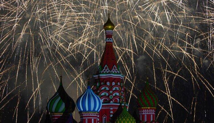 В Москве прошел праздничный салют в честь Дня пограничника
