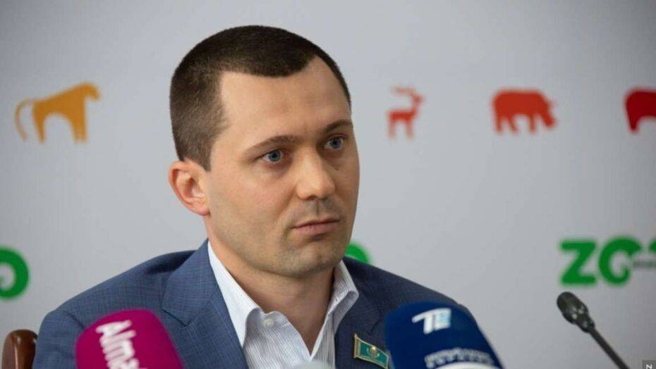 Депутат Банщиков подал в суд ещё на одного алматинца. Тот пожаловался акиму на невыдачу зарплаты