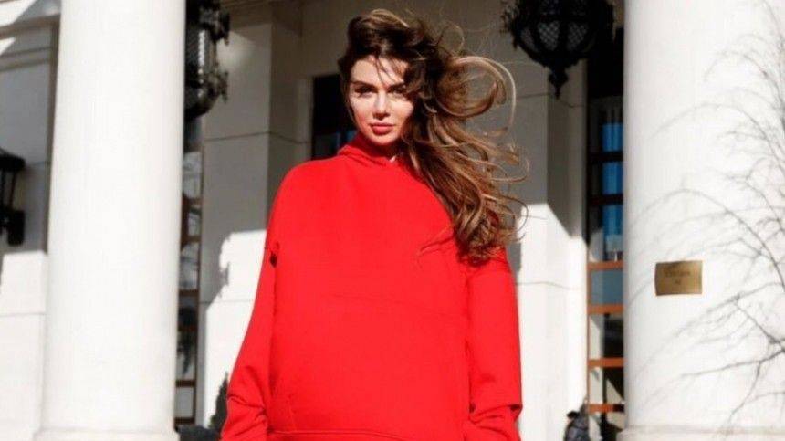 «Пузико»: Фанаты Седоковой предположили ее беременность по откровенному фото