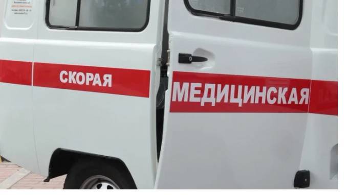 В Петербурге неизвестные избили и бросили на проезжей части водителя минивэна