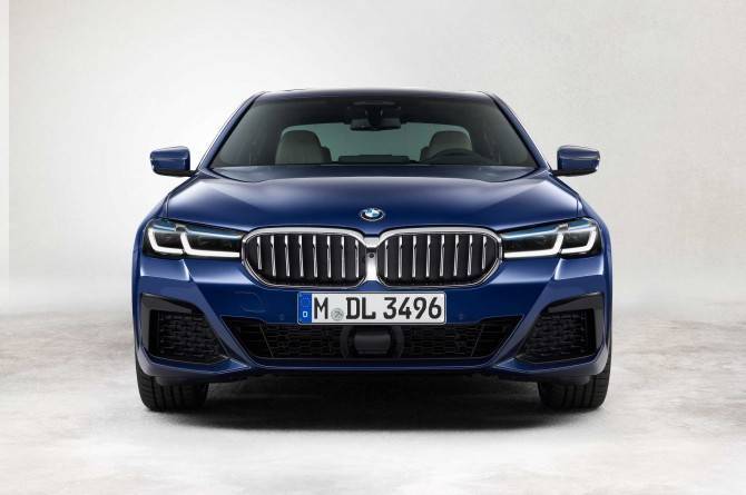 Новые BMW 5 серии и 6 серии GT доступны для заказа в России