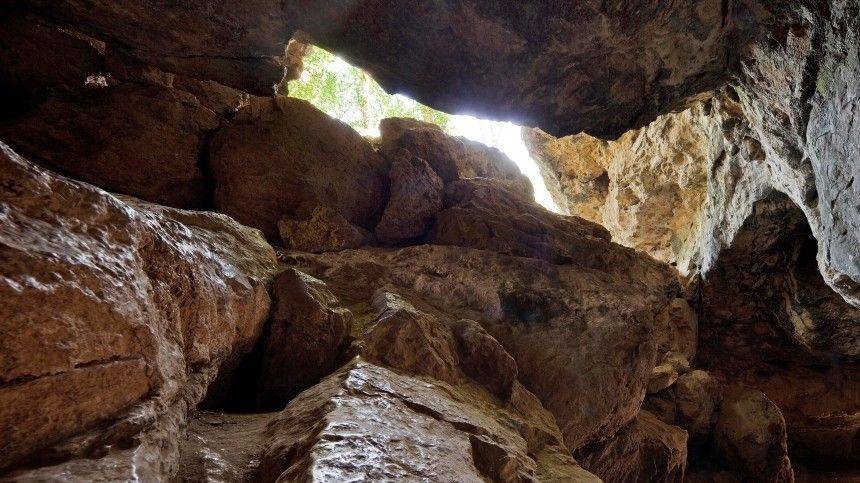 Пещеру глубиной 100 метров обнаружили на вершине Ай-Петри в Крыму - 5-tv.ru - Крым - Санкт-Петербург