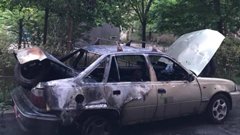 Из горящей машины в центре Петербурга спасли мужчину, который поругался с женой