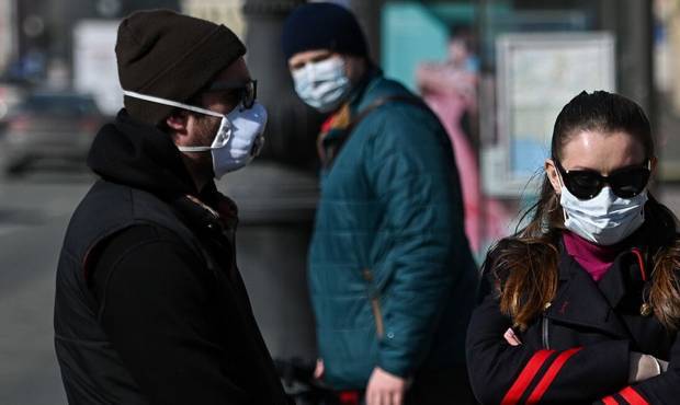Жителей Петербурга с 1 июня освободят от необходимости носить защитные маски на улице