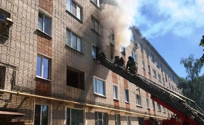 В Бугульме три человека пострадали, и один погиб при пожаре в пятиэтажке