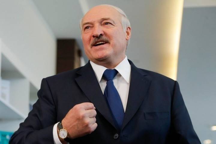 Лукашенко: Белоруссии не пришлось деньги с вертолета разбрасывать