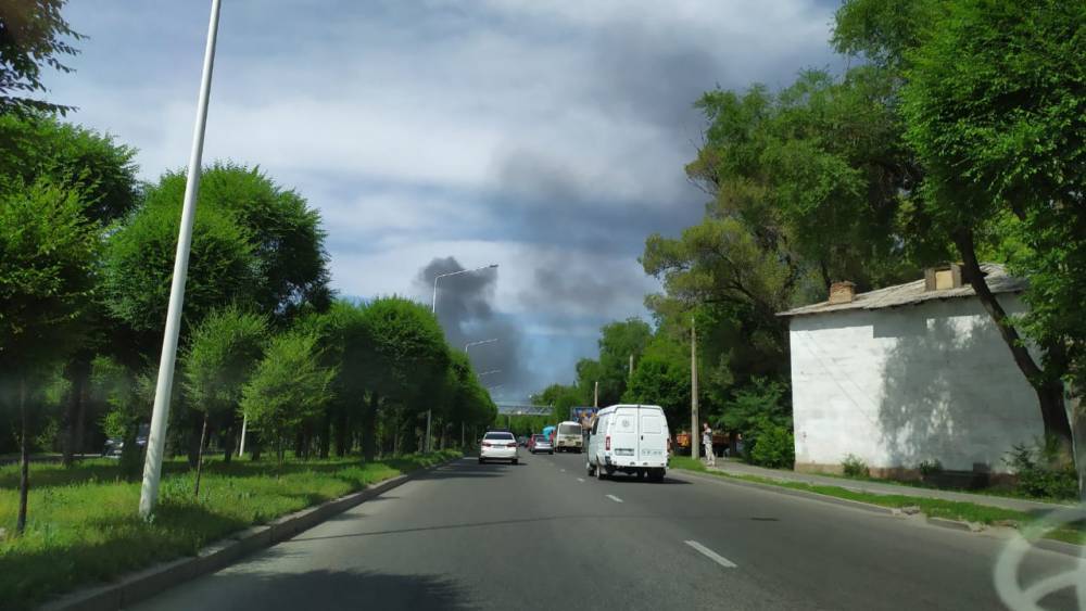 Крупный пожар разгорелся в Алматы