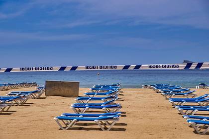 Популярные курорты нашли способы контролировать туристов на пляжах при пандемии