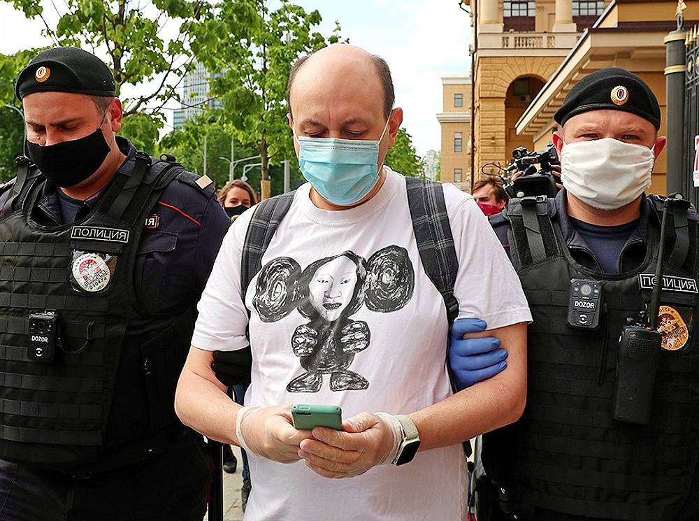 Полиция Москвы заявила о запрете любых публичных акций во время самоизоляции