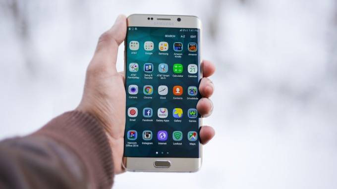 Samsung вернет в бюджетные смартфоны съемные аккумуляторы - piter.tv - Аккумуляторы
