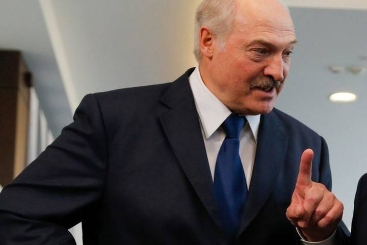 Лукашенко: в истории с пандемией половину занимает политика