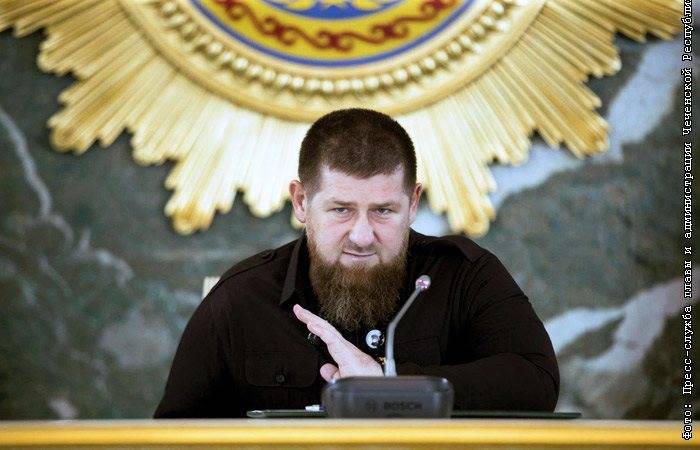 Кадыров опроверг слухи о госпитализации и заверил, что находится на рабочем месте в Чечне