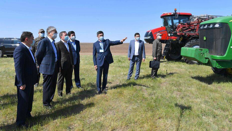 Касым-Жомарт Токаев ознакомился с ходом весенне-полевых работ в Акмолинской области