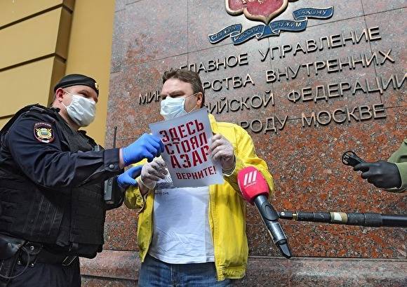 Задержания журналистов, дело Воронцова и коронавирусный парад. Подкаст «Снизу постучали»