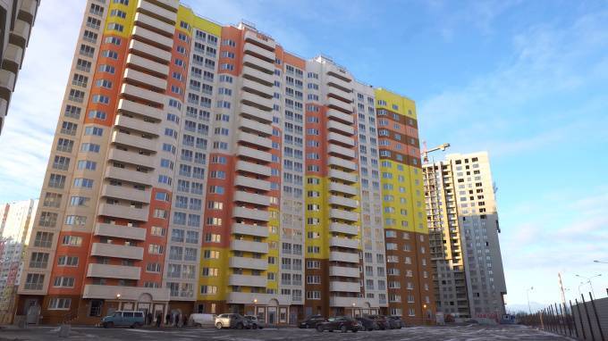 В Петербурге спрос на жилье упал в два раза