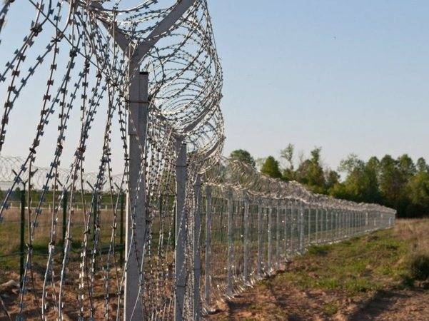 Азербайджан продлил закрытие границы