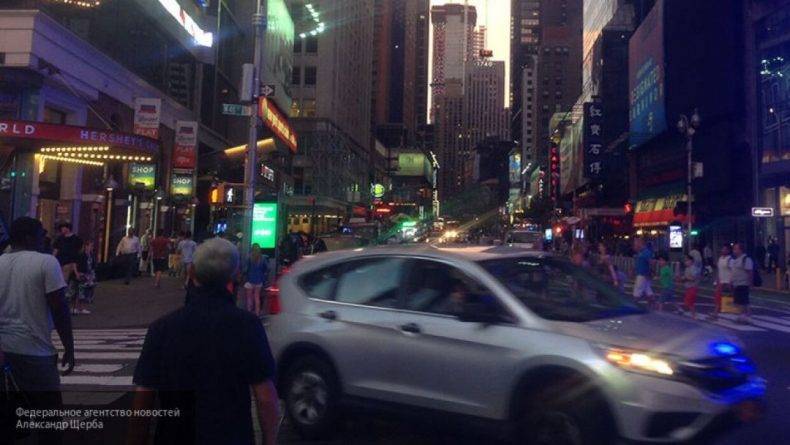 Десятки американцев вышли на улицы Нью-Йорка после убийства темнокожего в Миннесоте