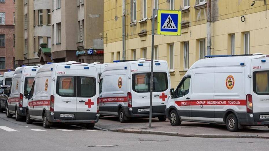 Смольный потратит более 170 млн рублей на покупку 45 машин скорой помощи
