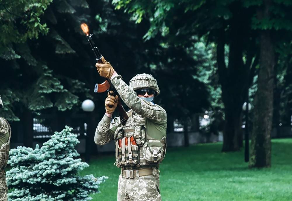 Под Киевом около 100 человек устроили стрельбу