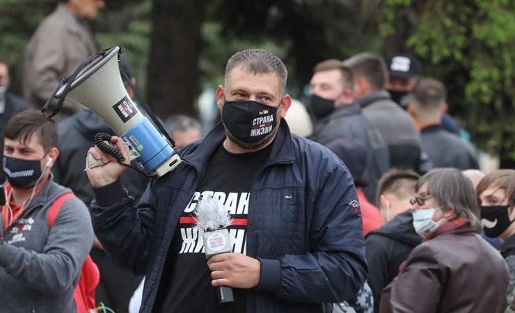 Гомельского блогера Тихановского во время пикета в Гродно задержал ОМОН — видео