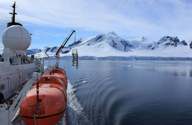 Ученые сплавали в Антарктику на зараженном COVID-19 корабле