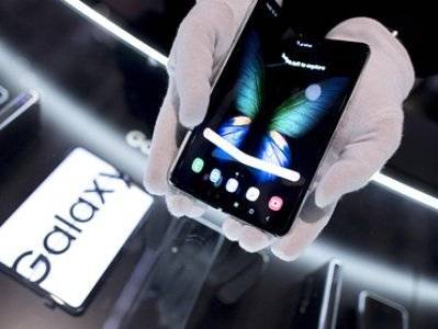 Samsung вернет съемные аккумуляторы в смартфоны