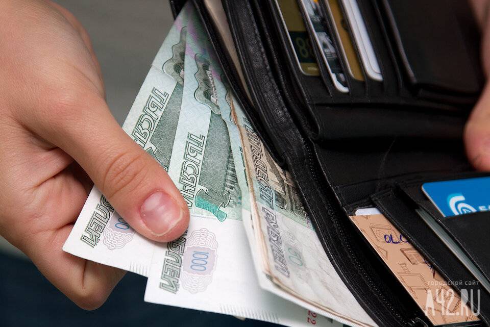 29-летняя жительница Кузбасса поверила мошеннику и лишилась крупной суммы денег