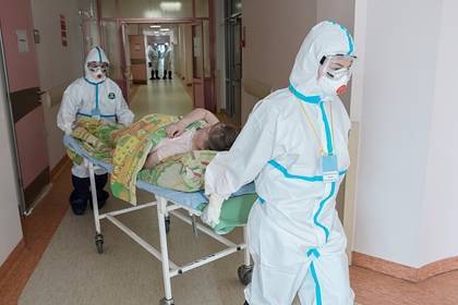 Коронавирус выявили у 14 медработников российской больницы