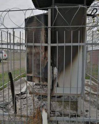 Неверящие в коронавирус сожгли антенну сотовой связи в Северной Осетии