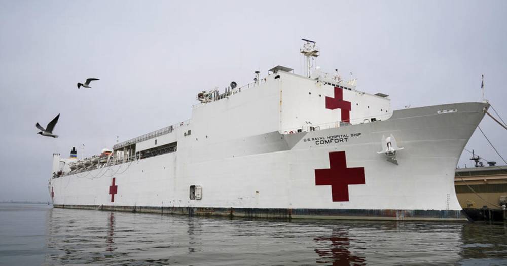 Плавучий госпиталь ВМС США вернулся из Нью-Йорка на базу в Вирджинии