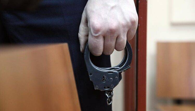 Суд в Москве отказался арестовывать напавшего на полицейского