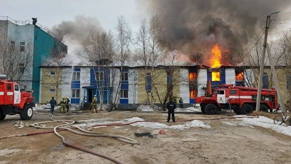 В Надыме сгорел многоквартирный дом. Один человек госпитализирован с ожогами