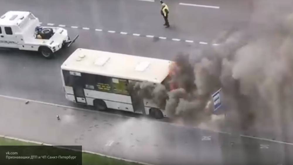 Пассажиры спаслись из загоревшейся маршрутки в Барнауле