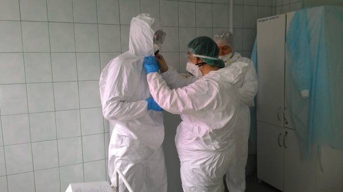 295 человек заболели коронавирусом в Петербурге