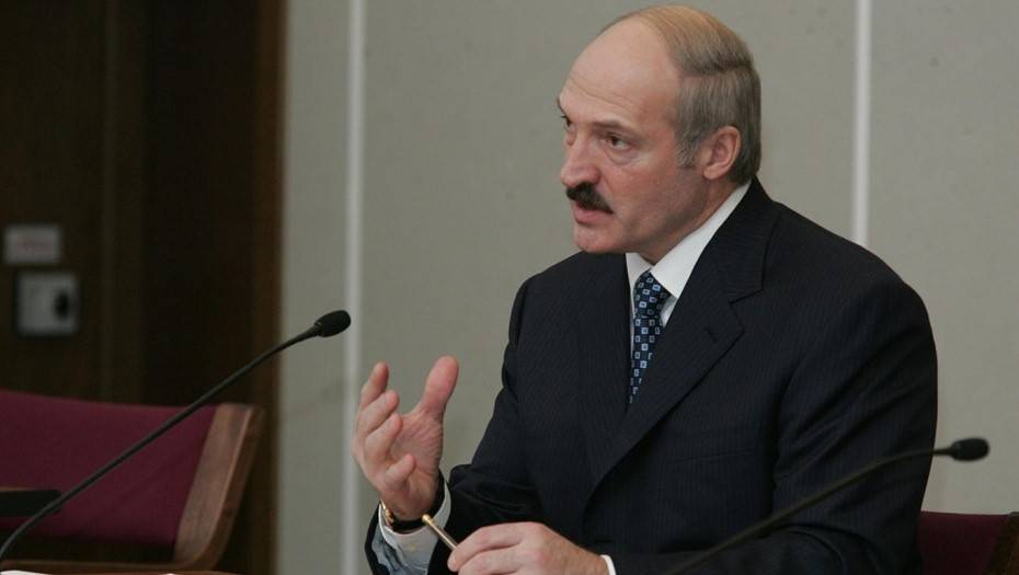 Лукашенко отказался отменять парад Победы из-за пандемии