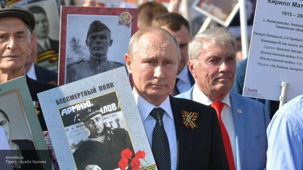 Путин примет участие в онлайн-акции "Бессмертный полк" 9 мая