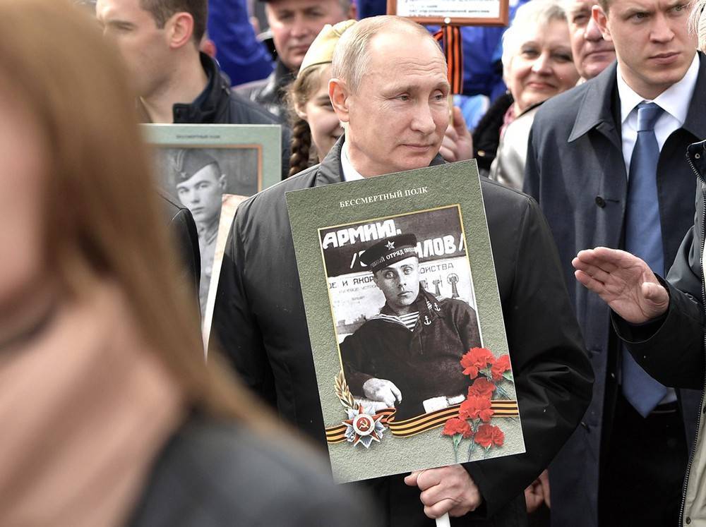 В Кремле рассказали об участии Путина в акции "Бессмертный полк"
