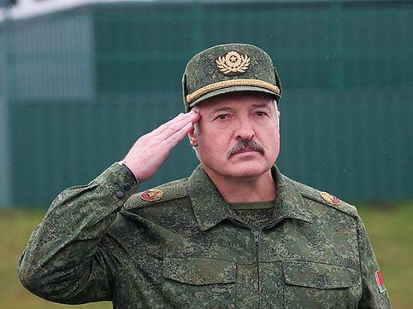 Лукашенко «долго думал» и решил не отменять парад 9 мая в Белоруссии