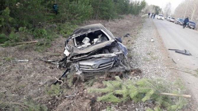 В Башкирии иномарка врезалась в дерево – водитель погиб